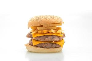 Schweinefleisch-Hamburger oder Schweinefleisch-Burger mit Käse und Pommes frites isoliert auf weißem Hintergrund foto