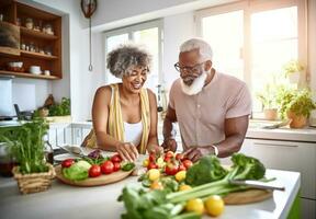 alt Paar Kochen beim das Küche foto