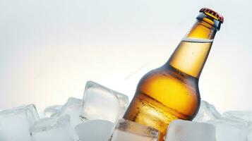 Erfahrung das konkurrenzlos Kühle von ein Bier Flasche untergetaucht im Eis. generativ ai foto