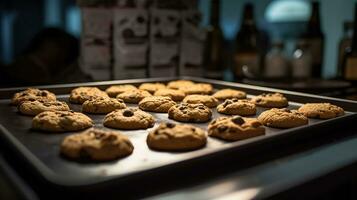 Backen Tablett mit lecker hausgemacht Kekse nehmen aus von Ofen, generativ ai foto