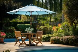 Cafe Tabelle mit Stuhl und Sonnenschirm Regenschirm im das Garten foto