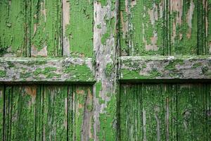 grün gestrichene Holzwand