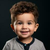 Porträt von ein süß wenig Junge mit lockig Haar auf schwarz Hintergrund generativ ai foto