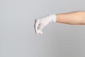 Hand mit medizinischen Handschuhen foto