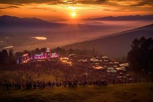 edm Party auf Festival oben Berg , Sonnenuntergang , generativ ai. foto