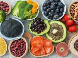 gesund Essen, sauber Essen Frucht, Gemüse, Samen, Superfood, Getreide, belaubt Gemüse auf schwarz Holz Hintergrund mit Kopieren Raum, oben Ansichten. Essen Liebhaber. generativ ai. kostenlos Lager Foto