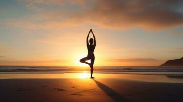 jung Frau üben Yoga auf ein Strand beim Sonnenaufgang mit ein klar Himmel zum reichlich Kopieren Raum ai generativ foto