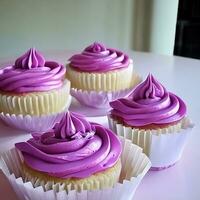 lila Cupcakes Kuchen foto