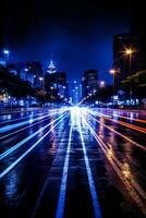 Blau Auto Beleuchtung sind gesehen beim Nacht fällig zu ein lange Exposition foto