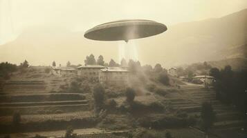 generativ ai, UFO Über das Italienisch Landschaft Jahrgang Foto, Aliens Zeugen retro 1930er Jahre Stil Fotografie foto