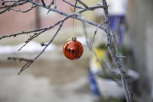 Kugeln am Weihnachtsbaum foto