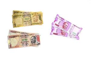 neue indische Währung von Rs.2000 und alte Währung von Rs.1000 auf weißem Hintergrund. alte Währung demonetisiert und neue Währung am 9. November 2016 veröffentlicht. foto