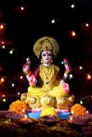 lakshmi - hinduistische Göttin, Göttin Lakshmi. Göttin Lakshmi während der Diwali-Feier. indisches hindu-Lichterfest namens Diwali di foto