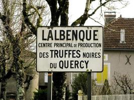 traditioneller schwarzer trüffelmarkt von lalbenque im perigord, frankreich foto