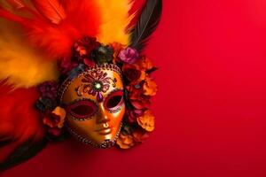 schön Karneval Maske mit Gefieder auf rot Hintergrund mit Copyspace foto