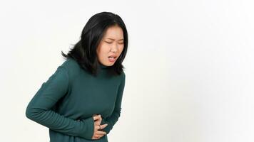 Gefühl Magenschmerzen Geste von schön asiatisch Frau isoliert auf Weiß Hintergrund foto