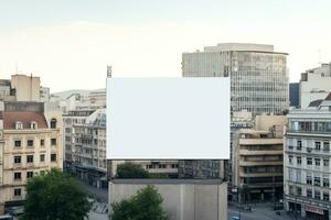 historisch Stadtbild gekrönt durch ein leer Plakatwand rahmen, mischen das alt und das Neu ai generativ foto