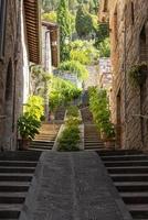 Architektur von Straßen und Gebäuden in der Stadt Gubbio foto