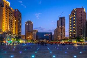 Gebäude des Rathauses von Taichung bei Nacht, taiwan foto