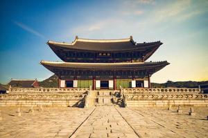 Geunjeongjeon, Hauptthronhalle von Gyeongbokgung in Seoul, Südkorea foto