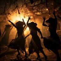 zauberhaft Hexe Silhouetten tanzen unter das Mond Gießen ein buchstabieren von Heiterkeit beim ein lebhaft Ernte Festival foto