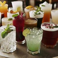Bar. verschiedene Cocktails auf das Tisch. ai generativ foto