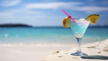 Cocktail Glas auf das sandig Strand in der Nähe von das Meer im Sommer- Zeit. generativ ai foto