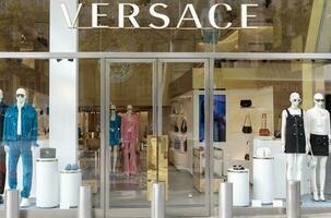 Barcelona, Spanien 10 August 2023 Versace Boutique beim Galerie, Barcelona. foto