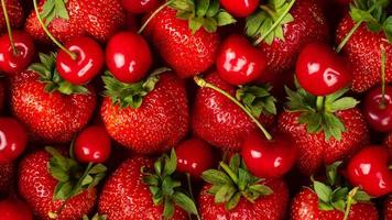Erdbeeren und Süßkirschen schließen upred Beerenhintergrund foto