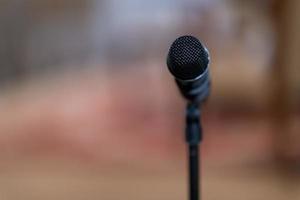 Mikrofon auf der Bühne, Sprecher, Konferenz foto