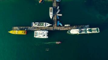 Hafen oben Aussicht mit Boote foto