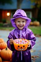 Kind im Halloween Kostüm halten ein Schüssel von Süßigkeiten mit boshaft Grinsen ai generativ foto