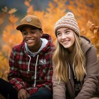 liebend Teenager interracial Paar ist genießen ein romantisch Herbst Tag ai generativ foto