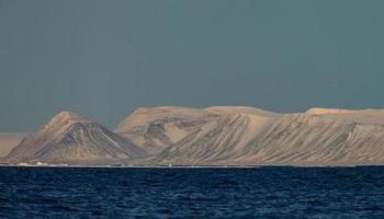 In der Nähe des Nordpols finden Sie diese wunderschöne Landschaft bei Svalbard Spitzbergen foto