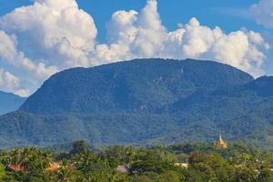 Luang Prabang Laos Landschaftspanorama mit Wat Phol Phao Tempel. foto