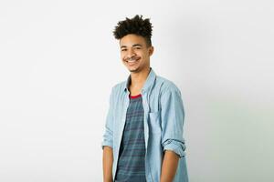 Porträt von jung gut aussehend schwarz Mann, afrikanisch amerikanisch Jugend foto