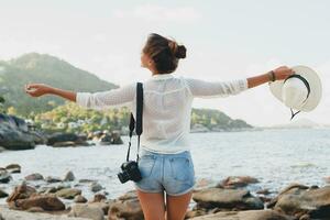 jung schön Hipster Frau auf Sommer- Ferien foto