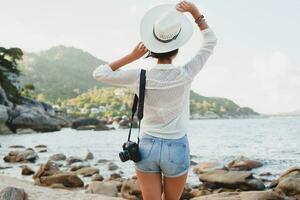 jung schön Hipster Frau auf Sommer- Ferien foto