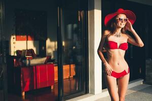 jung Frau mit schön schlank Körper tragen rot Bikini Badeanzug foto