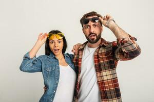 stilvoll Mann und Frau im beiläufig Denim Hipster Outfit haben Spaß foto