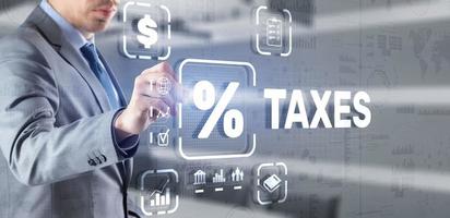 Konzept der von Einzelpersonen und Körperschaften gezahlten Steuern wie Mehrwertsteuer, Einkommensteuer und Vermögenssteuer. Hintergrund für Ihr Unternehmen