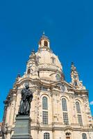 Monument von Martin Luther beim neumarkt Platz beim Kirche von unser Dame im Innenstadt von Dresden, ein Theologe, Komponist, Priester, Wer hat gestartet Reformation im katholisch Kirche, Deutschland foto