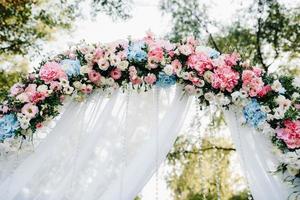 Bankettsaal für Hochzeiten mit dekorativen Elementen foto