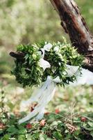 elegante Hochzeitsdekoration aus natürlichen Blumen foto