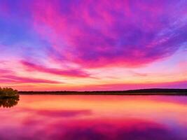 Panorama von schön Sonnenaufgang Über See foto