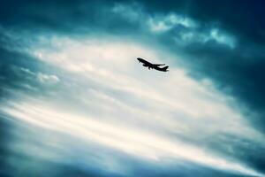 Flugzeug am Himmel foto