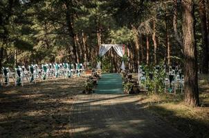 Hochzeitszeremonie im Wald