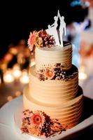 Hochzeitstorte bei der Hochzeit des Brautpaares foto