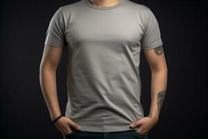 generativ ai. grau T-Shirt Attrappe, Lehrmodell, Simulation auf männlich Modell- foto