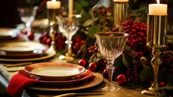Weihnachten Tabelle Dekor, Urlaub Tischlandschaft und Abendessen Tabelle Einstellung, formal Veranstaltung Dekoration zum Neu Jahr, Familie Feier, Englisch Land und Zuhause Styling foto